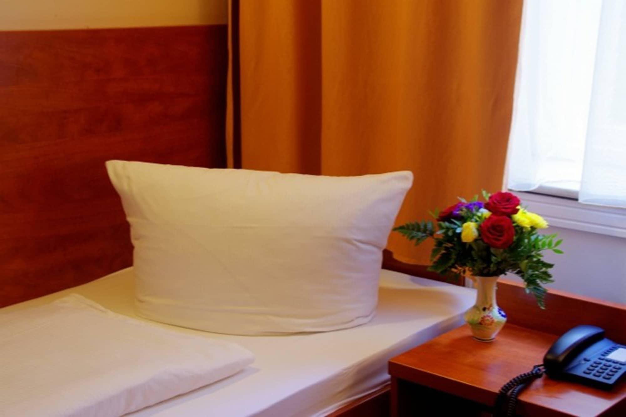 City Hotel Am Kurfuerstendamm Berlin Bagian luar foto