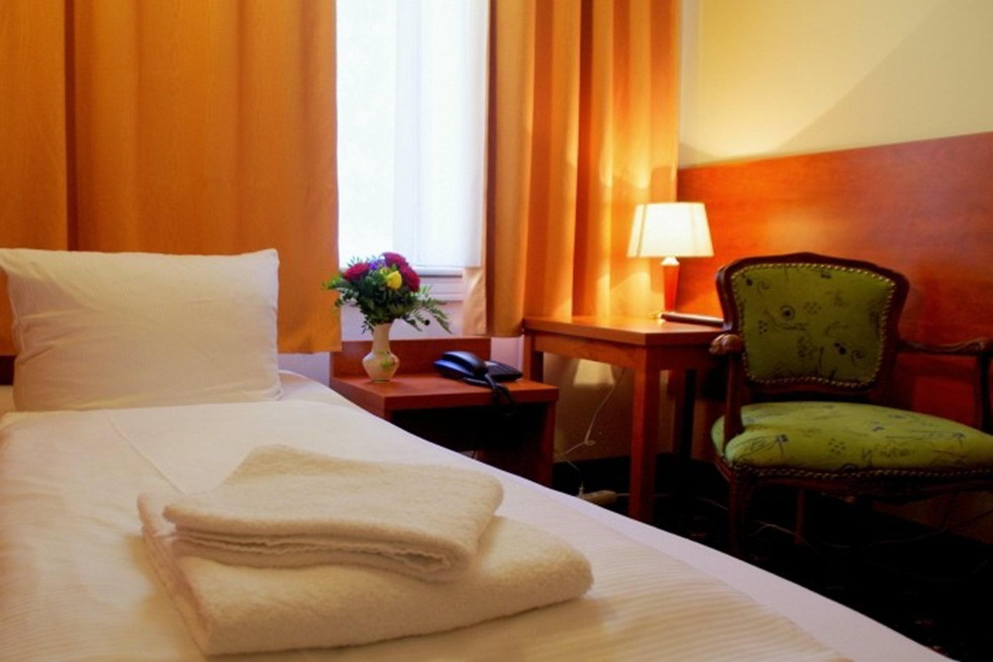 City Hotel Am Kurfuerstendamm Berlin Bagian luar foto