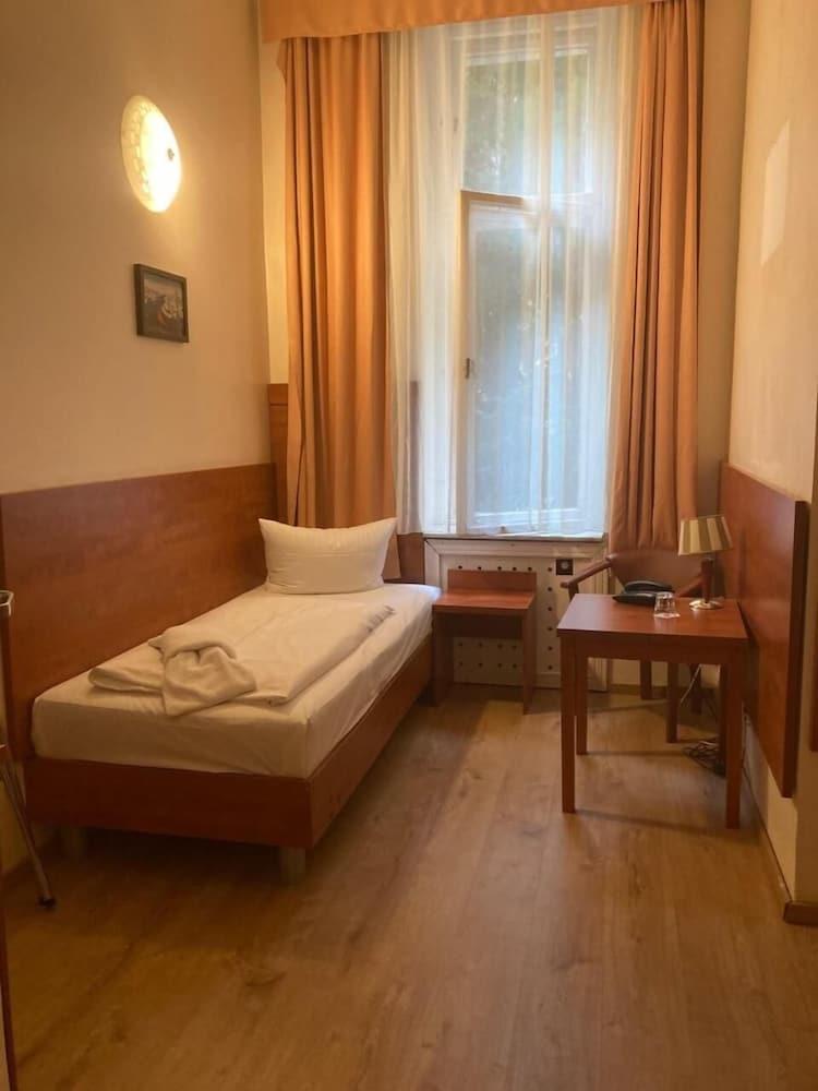City Hotel Am Kurfuerstendamm Berlin Bagian luar foto