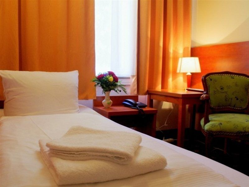 City Hotel Am Kurfuerstendamm Berlin Bagian luar foto