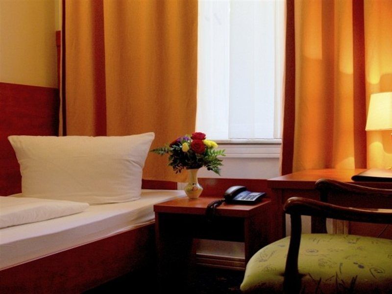 City Hotel Am Kurfuerstendamm Berlin Bagian luar foto